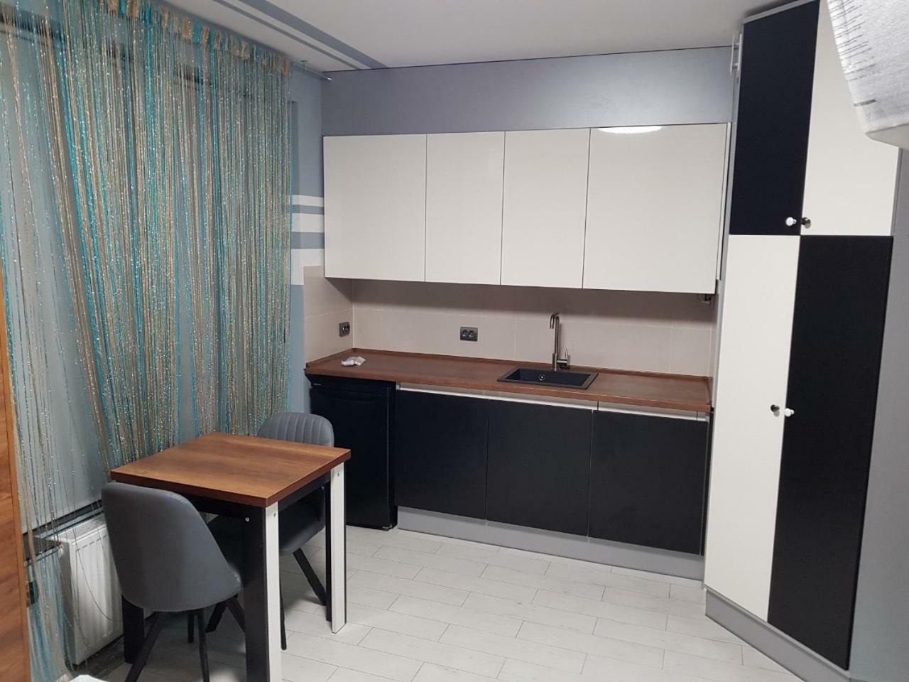 Balabana Red Apartment Lviv Dış mekan fotoğraf
